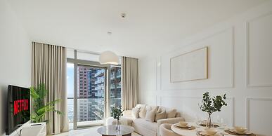 LUX The Marina Gate Sea View Suite