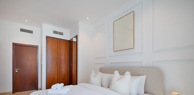 LUX The Marina Gate Sea View Suite