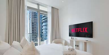 LUX The Marina Gate Sea View Suite