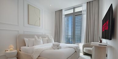 LUX The Marina Gate Sea View Suite