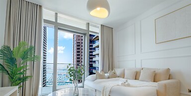 LUX The Marina Gate Sea View Suite