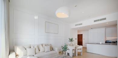 LUX The Marina Gate Sea View Suite