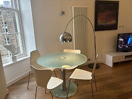 Spacious one bed Quartermile Apartment With Breathtaking Park Views - 