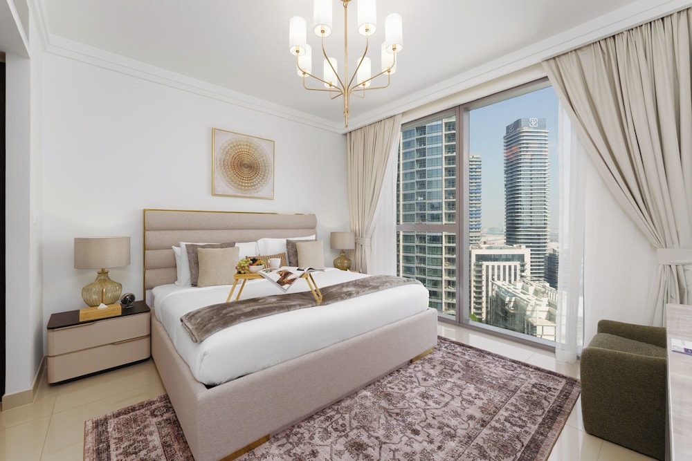 Maison Privee - Inviting Apt with Fabulous Dubai Canal & Skyline Vws