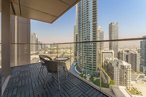Maison Privee - Inviting Apt with Fabulous Dubai Canal & Skyline Vws
