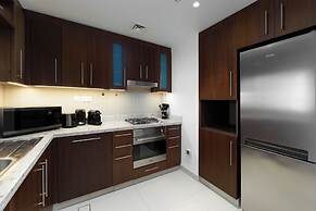 Maison Privee - Inviting Apt with Fabulous Dubai Canal & Skyline Vws