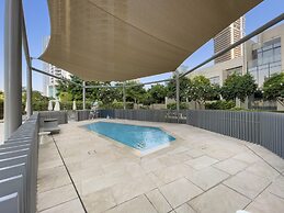 Maison Privee - Inviting Apt with Fabulous Dubai Canal & Skyline Vws