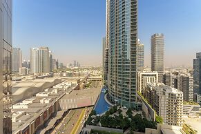 Maison Privee - Inviting Apt with Fabulous Dubai Canal & Skyline Vws