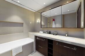 Maison Privee - Inviting Apt with Fabulous Dubai Canal & Skyline Vws