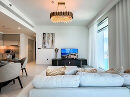 High floor Panoramic 2BR & Private Beach