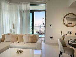 High floor Panoramic 2BR & Private Beach