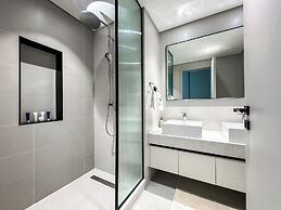 High floor Panoramic 2BR & Private Beach