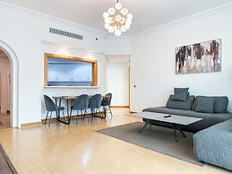 Bright 2BR Apartment with Garden View