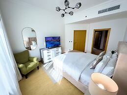 Bright 2BR Apartment with Garden View
