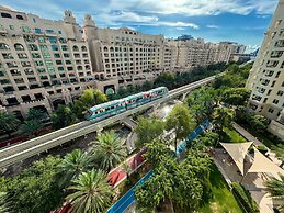 Bright 2BR Apartment with Garden View