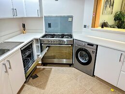 Bright 2BR Apartment with Garden View