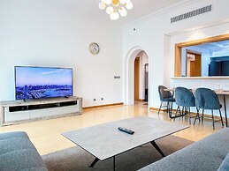 Bright 2BR Apartment with Garden View