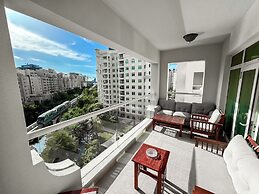Bright 2BR Apartment with Garden View