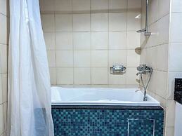 Bright 2BR Apartment with Garden View