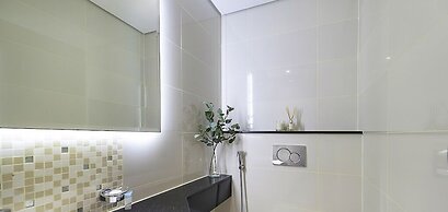 LUX The Voleo Canal View Suite