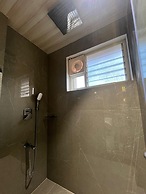 CVR'S HOTEL GLASS BIRD