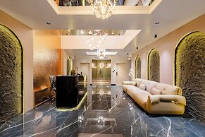 CVR'S HOTEL GLASS BIRD
