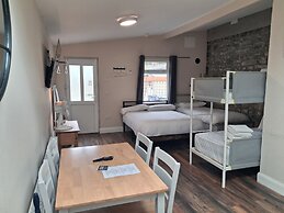 Mattys Pub & Apartments