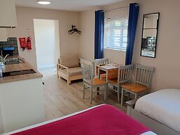 Mattys Pub & Apartments
