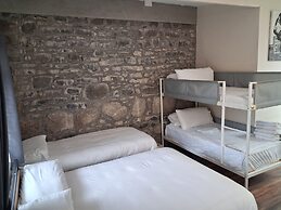 Mattys Pub & Apartments