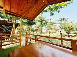 Basho Beach Huts & Cafe