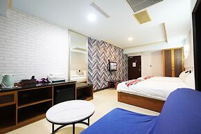 IHI loveriver Hotel