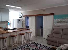 25 ON Main Struisbaai
