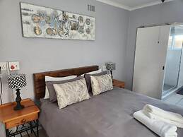 25 ON Main Struisbaai