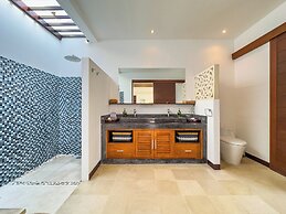 Villa Bugis Kayu Aya Seminyak