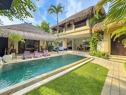 Villa Bugis Kayu Aya Seminyak