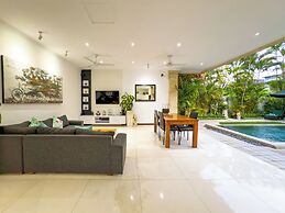 Villa Bugis Kayu Aya Seminyak