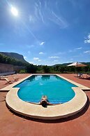 Complete, Spacious House, With Pool and Surrounded by Nature
