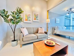 One Uptown Residence Near St Lukes