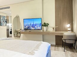 Scenic Views & Top Amenities - Address