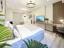 Scenic Views & Top Amenities - Address