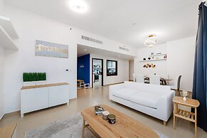 Panoramic Spacious City View 2BR Escape