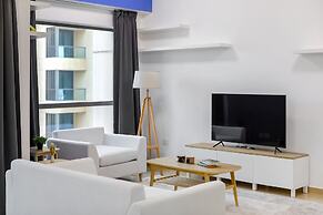 Panoramic Spacious City View 2BR Escape