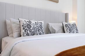 Lux BnB I Executive Tower I Business Bay