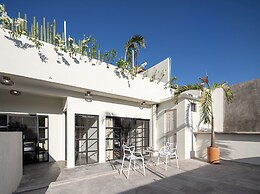 Casa Lumos - Minimalist Comfort Suites in Centro Historico