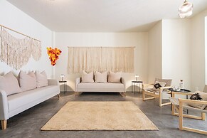 Casa Lumos - Minimalist Comfort Suites in Centro Historico