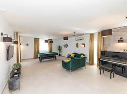 Scenic Elegant Trogir Villa With Pool