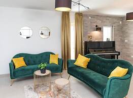 Scenic Elegant Trogir Villa With Pool