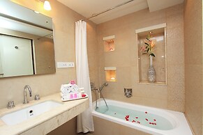 THE LUXANT HOTEL