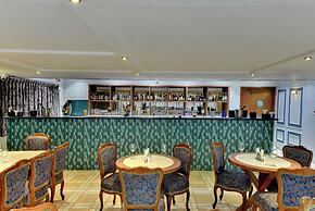 THE LUXANT HOTEL