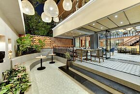 THE LUXANT HOTEL